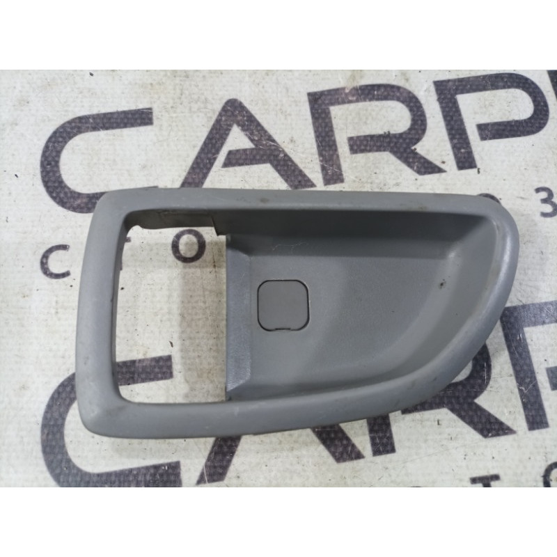 Накладка ручки внутренней (салон) KIA Sorento BL 2007 2.5 CRDI 826213e000