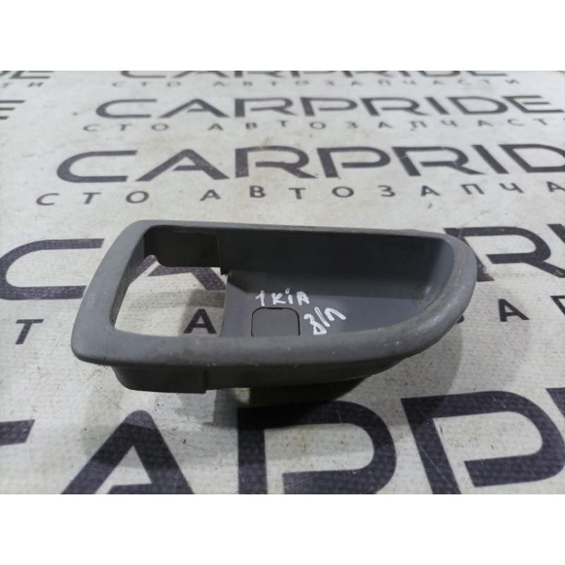 Накладка ручки внутренней (салон) KIA Sorento BL 2005 2.5 CRDI 826213e000