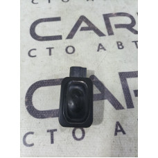 Кнопка открывания крышки багажника