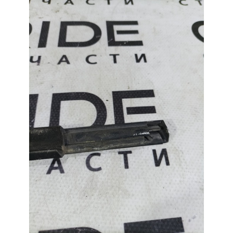 Молдинг стекла (кузов и элементы) BMW 7-series E32 1990 M70b50 51221928755