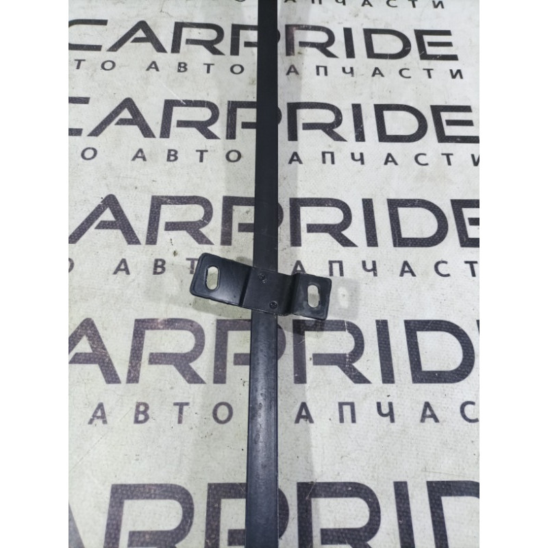 Направляющая стекла двери (кузов и элементы) Volkswagen Golf 1K 2004 2.0 BKD