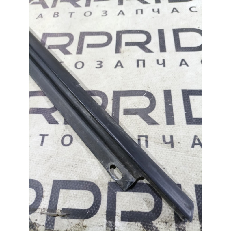 Молдинг стекла внутренний (наружные элементы кузова) Volkswagen Golf 1K 2004 2.0 BKD 1k4837477a