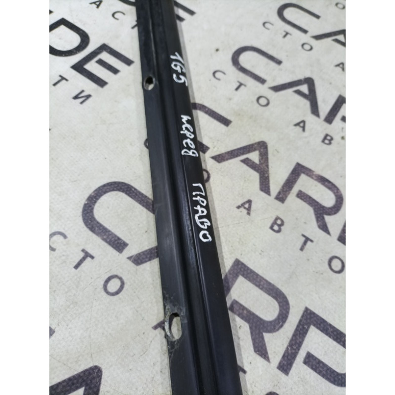 Молдинг стекла внутренний (наружные элементы кузова) Volkswagen Golf 1K 2004 2.0 BKD 1k4837477a