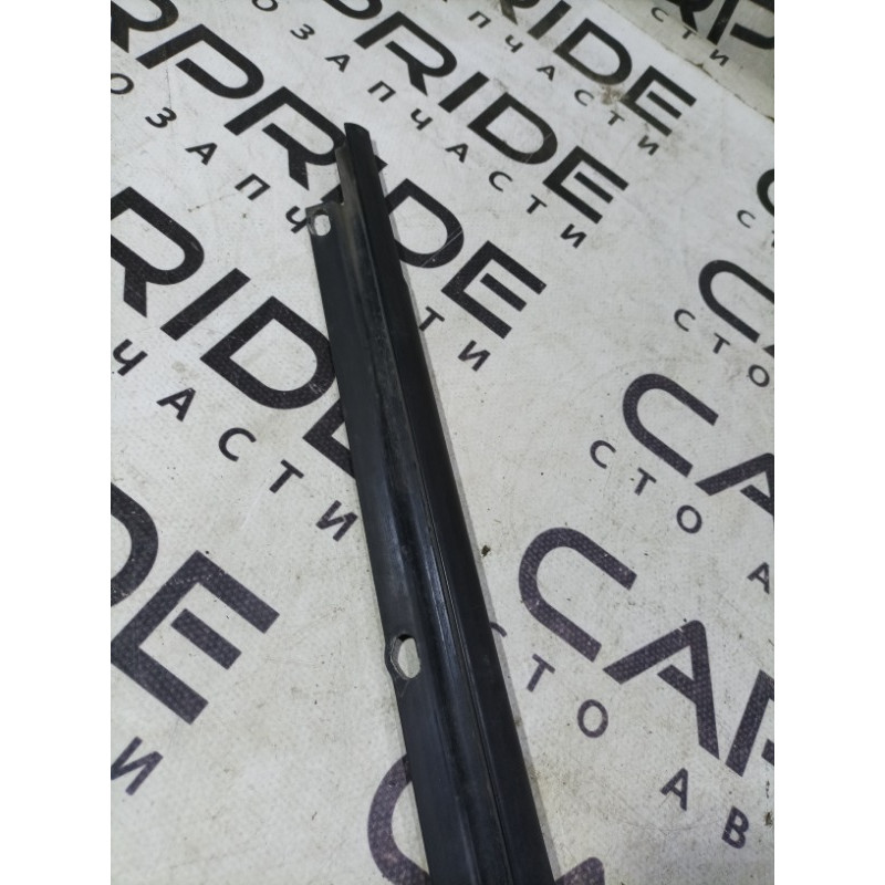 Молдинг стекла внутренний (наружные элементы кузова) Volkswagen Golf 1K 2004 2.0 BKD 1k4837477a