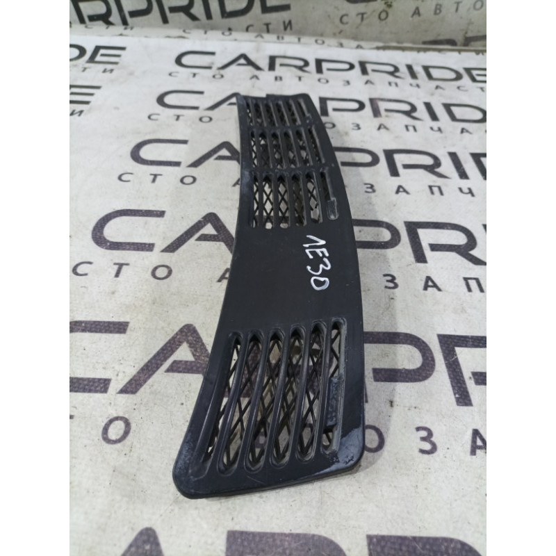 Решетка обдува лобового стекла (салон) BMW 3-series E30 M21d24 51131904572