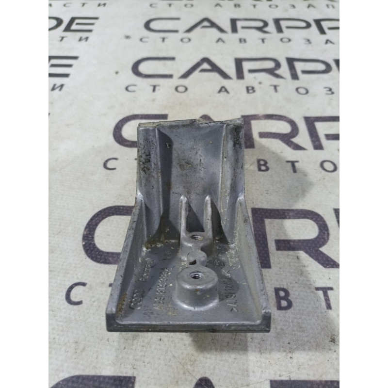Кронштейн (двигатель и элементы) AUDI A6 C5 2001 2.5 AKE 4b9813383a