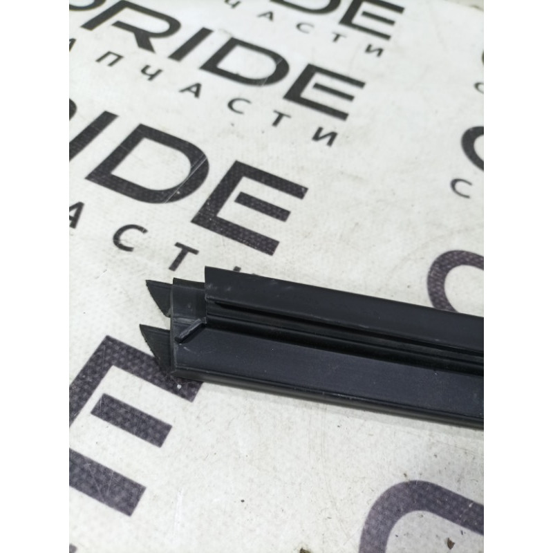 Молдинг стекла внутренний (наружные элементы кузова) Jeep Cherokee KL 2014 3.2 68103085ac