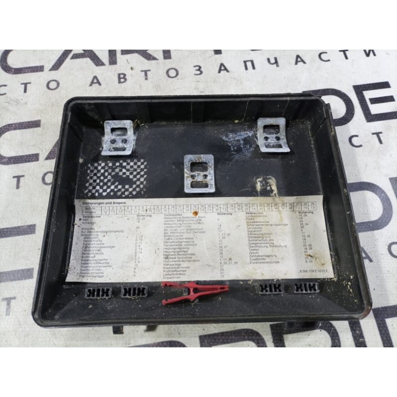 Крышка блока предохранителей (двигатель и элементы) BMW 5-series E34 1994 M50B25 61131374029