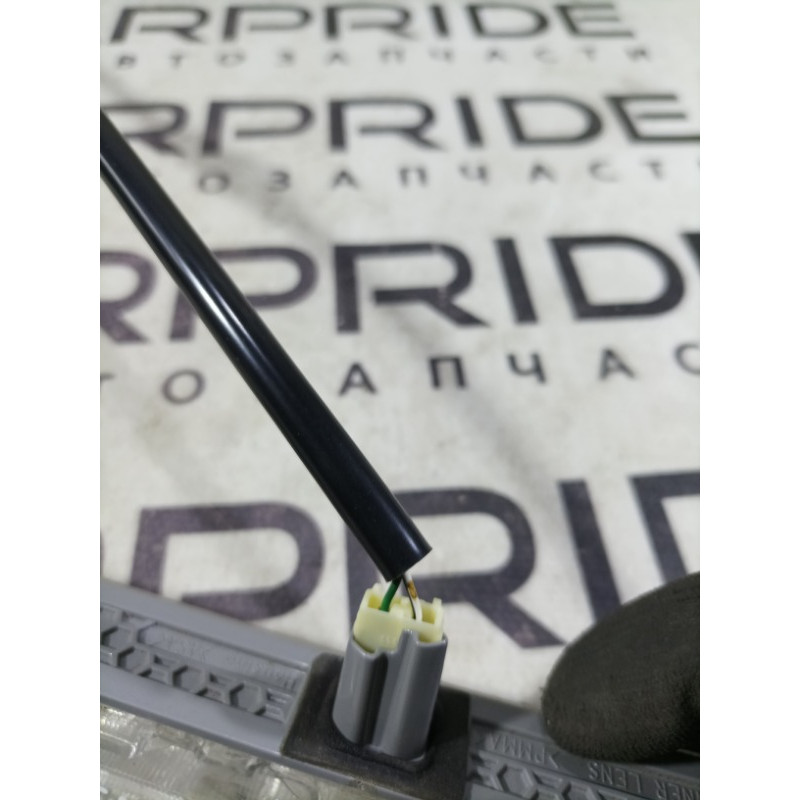 Повторитель стоп сигнала (оптика) Toyota Sienna 3