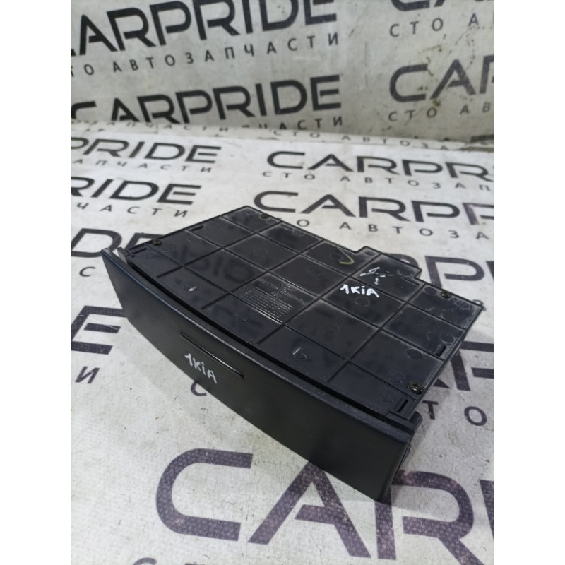 Бардачок центральной консоли (салон) KIA Sorento BL 2005 2.5 CRDI 845703e000