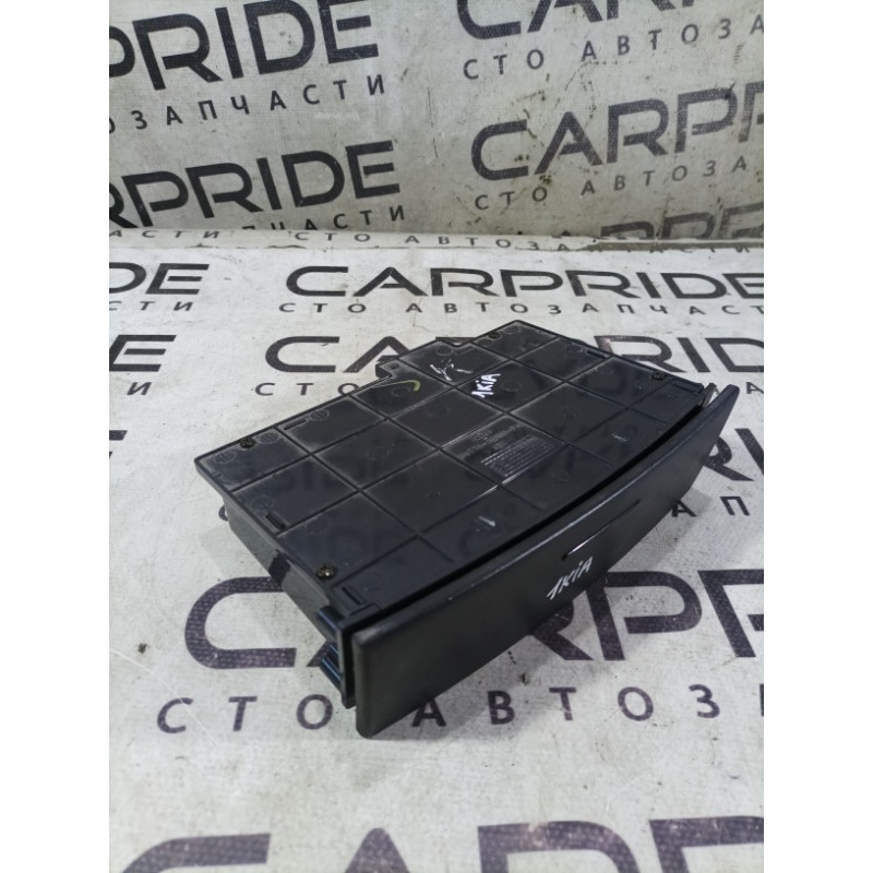 Бардачок центральной консоли (салон) KIA Sorento BL 2005 2.5 CRDI 845703e000