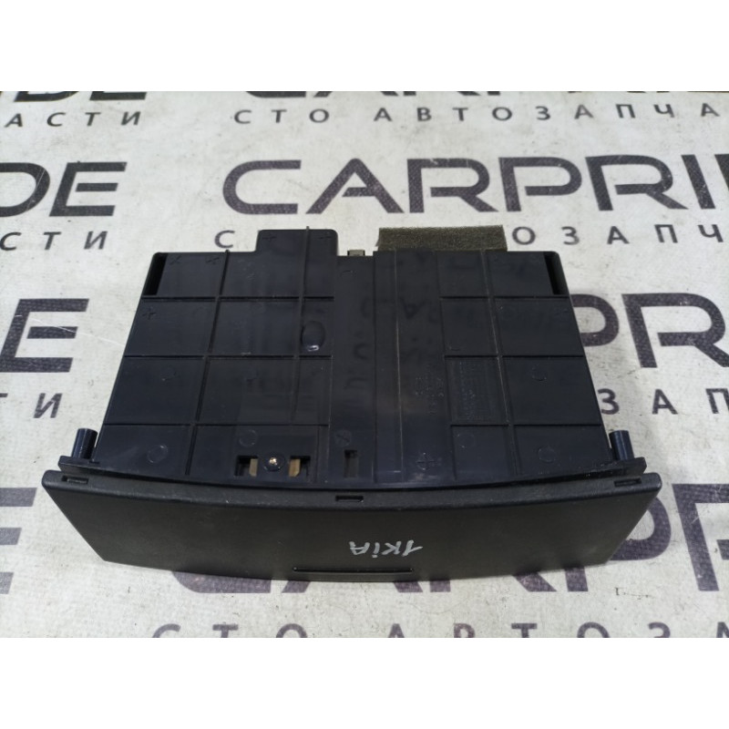 Бардачок центральной консоли (салон) KIA Sorento BL 2005 2.5 CRDI 845703e000