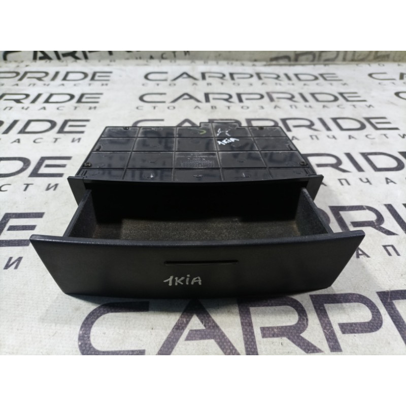 Бардачок центральной консоли (салон) KIA Sorento BL 2005 2.5 CRDI 845703e000