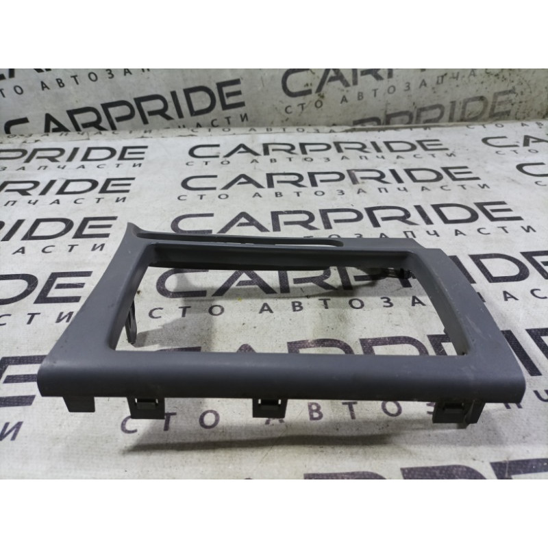 Накладка центральной консоли (салон) Mazda 6 GG 2004 2.0 RF5 gj6a64431t