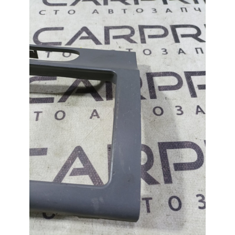 Накладка центральной консоли (салон) Mazda 6 GG 2004 2.0 RF5 gj6a64431t