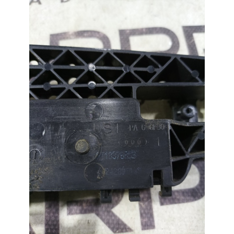 Кронштейн ручки двери (кузов и элементы) Audi A4 B8 8t1837885b