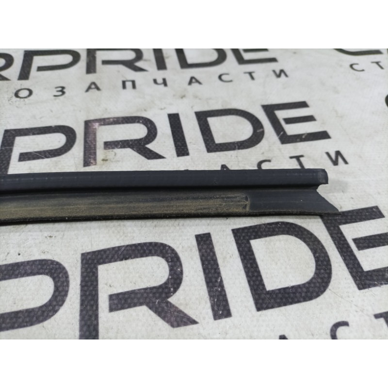 Молдинг стекла внутренний (наружные элементы кузова) Audi A4 B8 8k0837479c