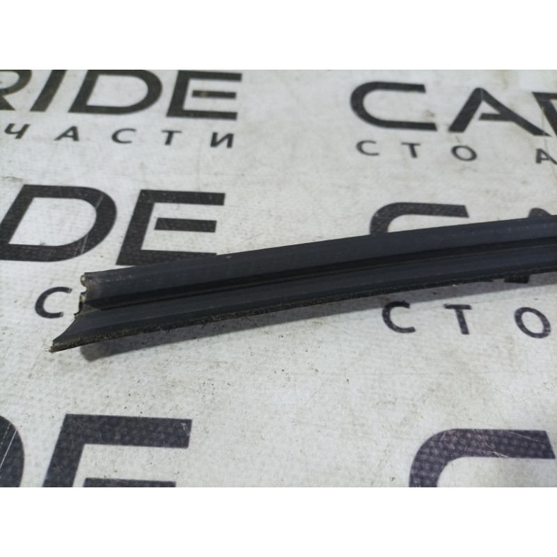 Молдинг стекла внутренний (наружные элементы кузова) Audi A4 B8 8k0837479c