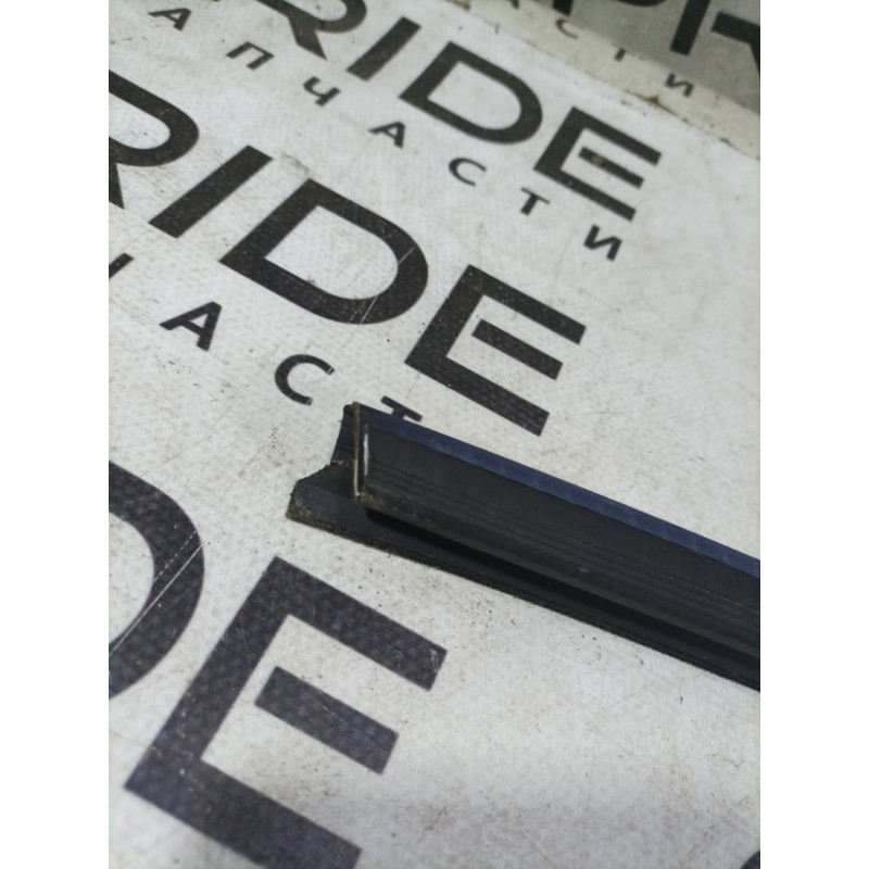 Молдинг стекла внутренний (наружные элементы кузова) Audi A4 B8 8k0837479c