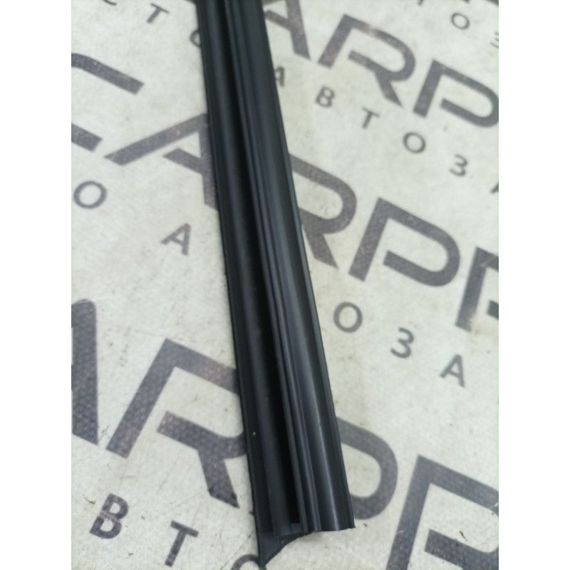 Молдинг стекла внутренний (наружные элементы кузова) Jeep Compass MK49 2011 2.4 5074654AD