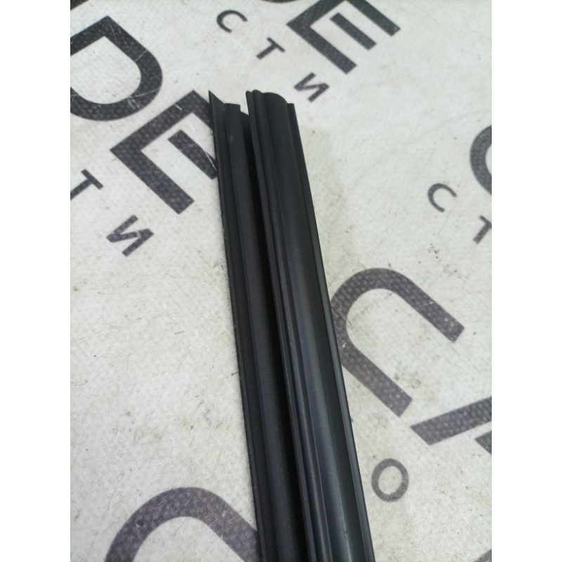 Молдинг стекла внутренний (наружные элементы кузова) Jeep Compass MK49 2011 2.4 5074654AD