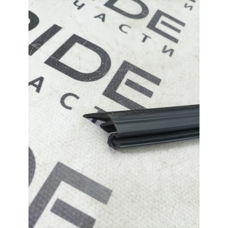 Молдинг стекла внутренний (наружные элементы кузова) Jeep Compass MK49 2011 2.4 5074654AD