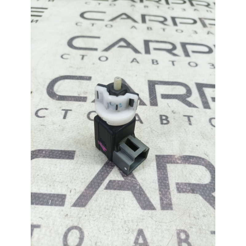 Концевик педали тормоза (электрика / датчики) KIA Sorento UM 2013 2.4 938103S000