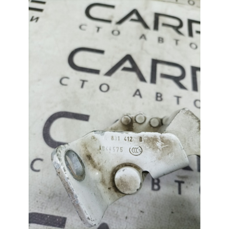 Петля двери (кузов и элементы) Volkswagen Golf 1K 2.5 1k0831412q