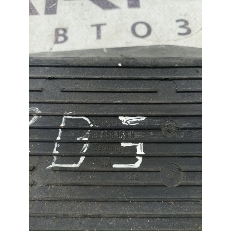 Коврик центральной консоли (салон) Volkswagen Passat B5 2003 2.5 AKN 3b0858169b