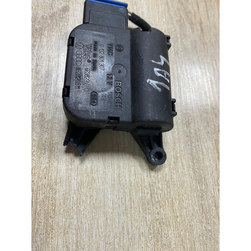 Привод заслонки отопителя (отопление и кондиционирование) AUDI A4 B6 2003 2.0 ALT 8E2820511