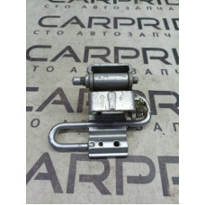 Петля двери