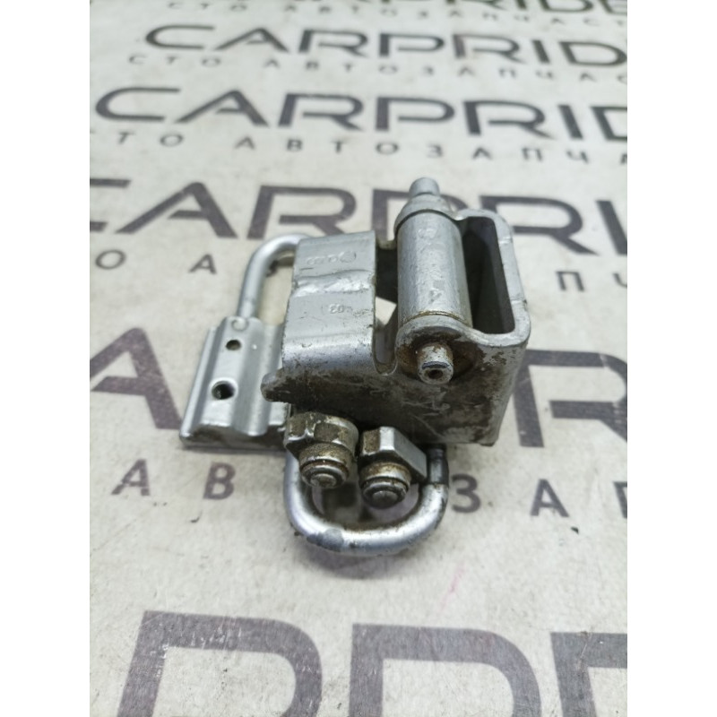 Петля двери (кузов и элементы) AUDI A4 B6 2.4BDV 8e0833411