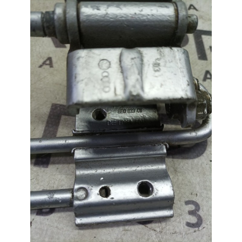Петля двери (кузов и элементы) AUDI A4 B6 2.4BDV 8e0833411
