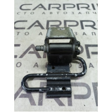 Петля двери