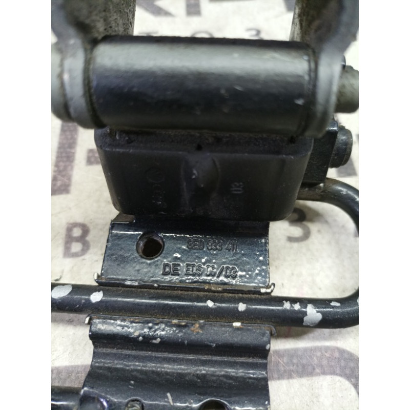 Петля двери (кузов и элементы) AUDI A4 B6 2003 1.8 BFB 8e0833411