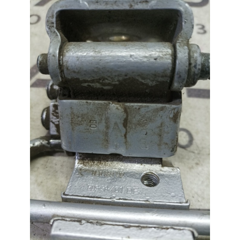 Петля двери (кузов и элементы) AUDI A4 B6 2.4BDV 8e0833412
