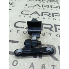 Петля двери