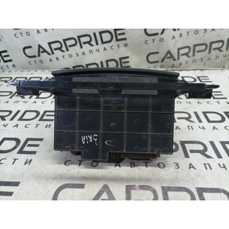 Бардачок центральной консоли (салон) KIA Sorento BL 2005 2.5 CRDI 845703e000