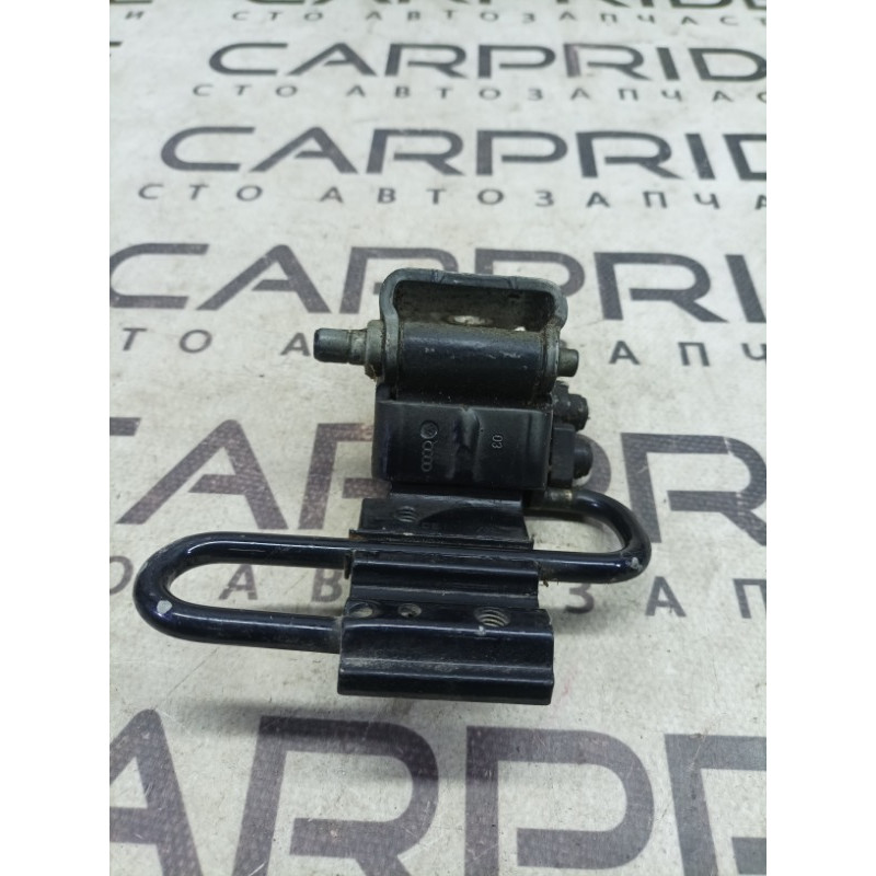 Петля двери (кузов и элементы) AUDI A4 B6 2003 2.0 ALT 8e0833411