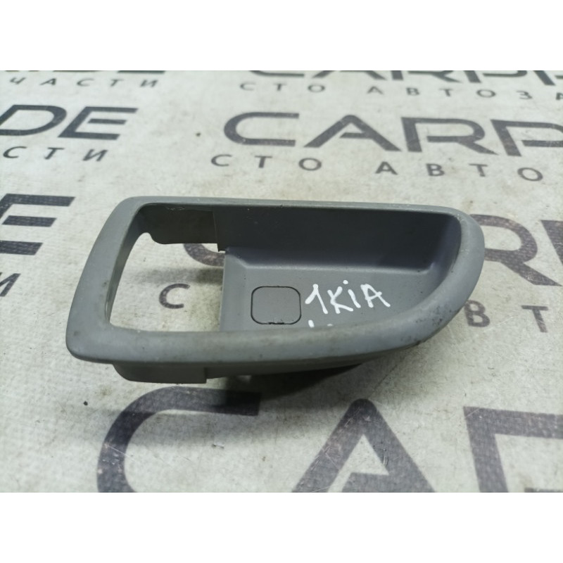 Накладка ручки внутренней (салон) KIA Sorento BL 2005 2.5 CRDI 826213e000
