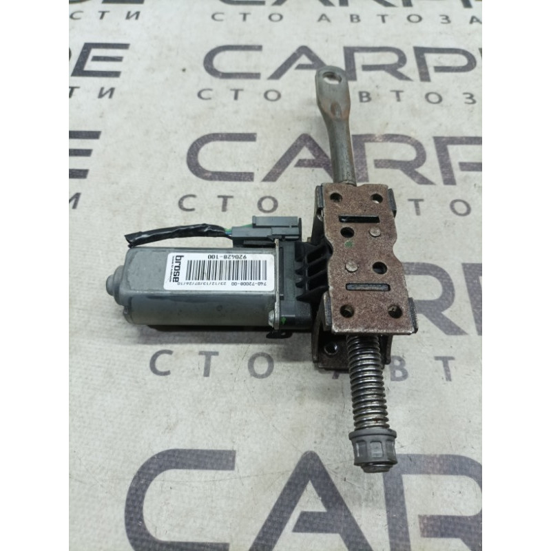 Моторчик регулировки сидения (электрика) Jeep Grand Cherokee wk2 920428100