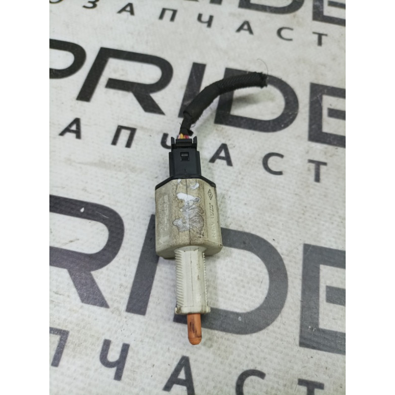 Концевик педали тормоза (электрика / датчики) Renault Megane 3 2009 1.5 253209243R