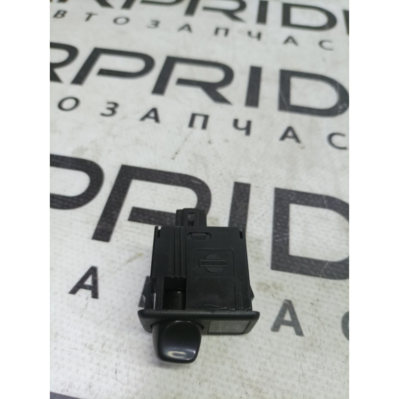 Кнопка корректора фар (электрика / кнопки) Nissan Navara D22 2004 2.5 251905L300