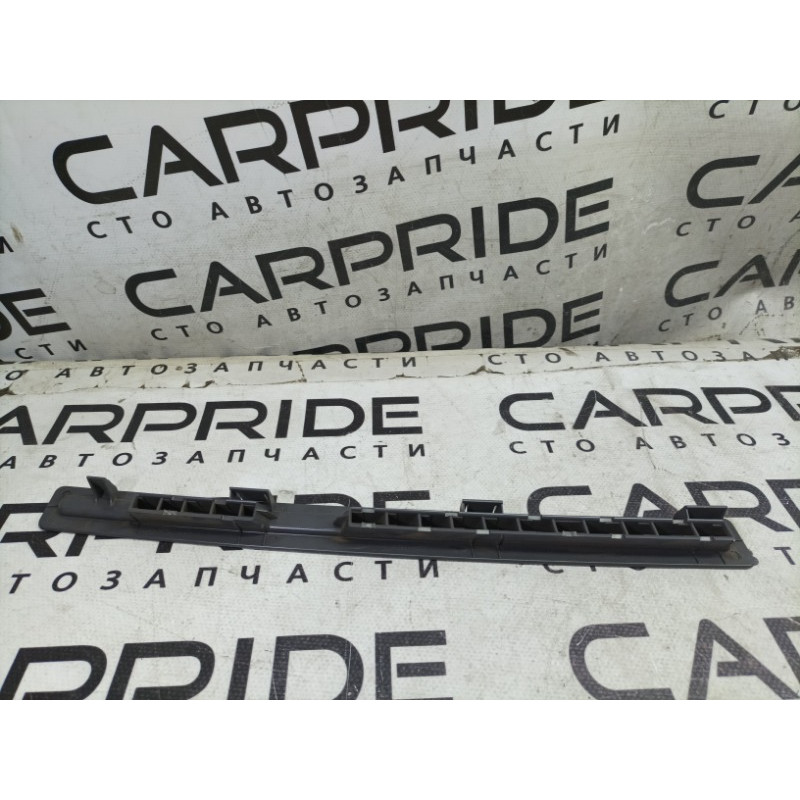 Решетка обдува лобового стекла (салон) Nissan Navara D22 2004 2.5 68743vj200