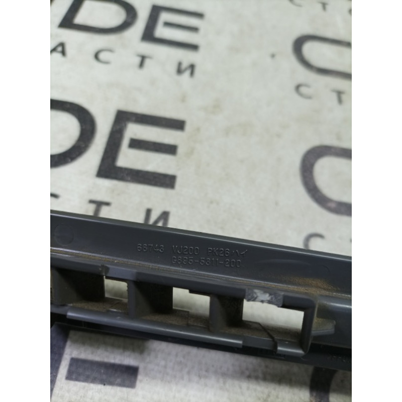 Решетка обдува лобового стекла (салон) Nissan Navara D22 2004 2.5 68743vj200