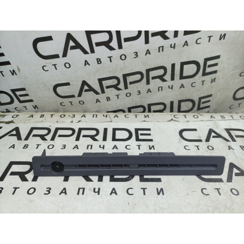 Решетка обдува лобового стекла (салон) Nissan Navara D22 2004 2.5 68745vj260