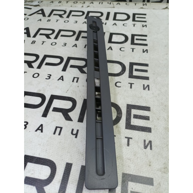 Решетка обдува лобового стекла (салон) Nissan Navara D22 2004 2.5 68745vj260