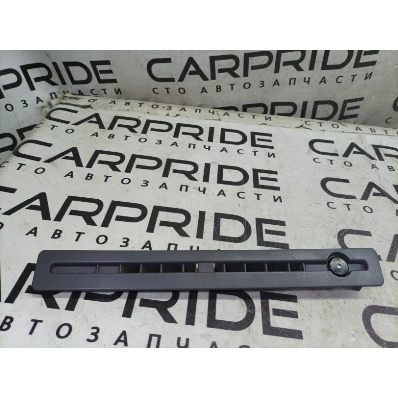 Решетка обдува лобового стекла (салон) Nissan Navara D22 2004 2.5 68745vj260