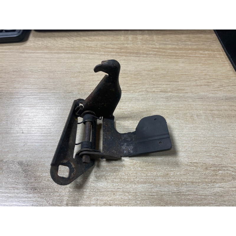 Замок капота (кузов и элементы) Land Rover Discovery 3