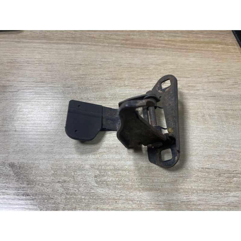 Замок капота (кузов и элементы) Land Rover Discovery 3